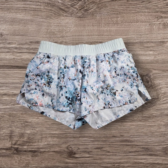 GAP Fit Women's Blue Colorful Athletic Shorts Size Med - Picture 1 of 5